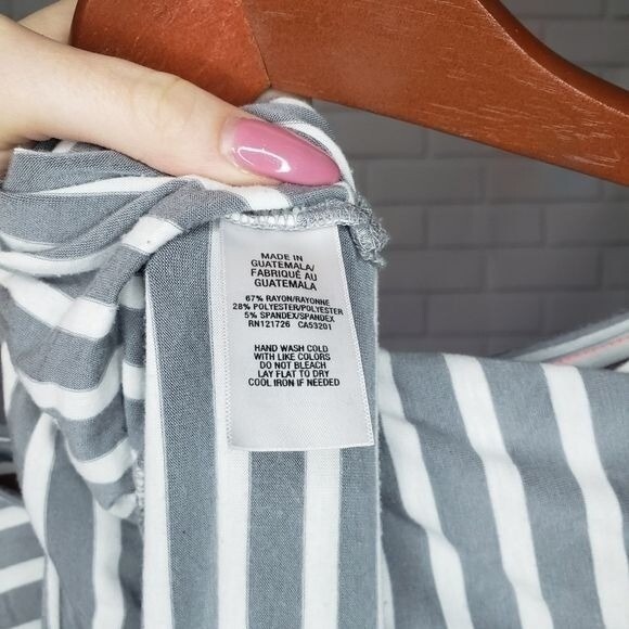 Junie and Jade long sleeve‎ gray striped tee Size Medium - Picture 5 of 5